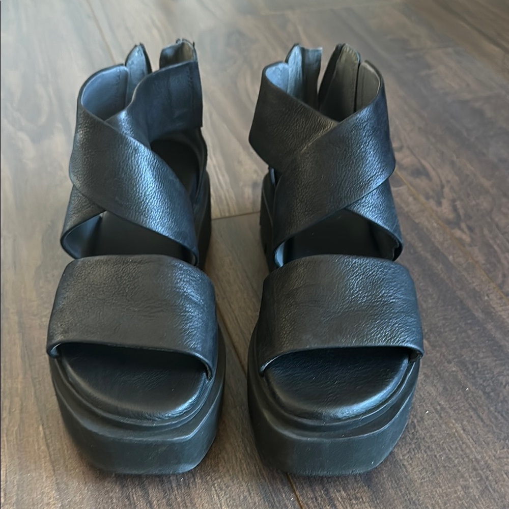 Sleek Black Platform Shoes with Thick Straps